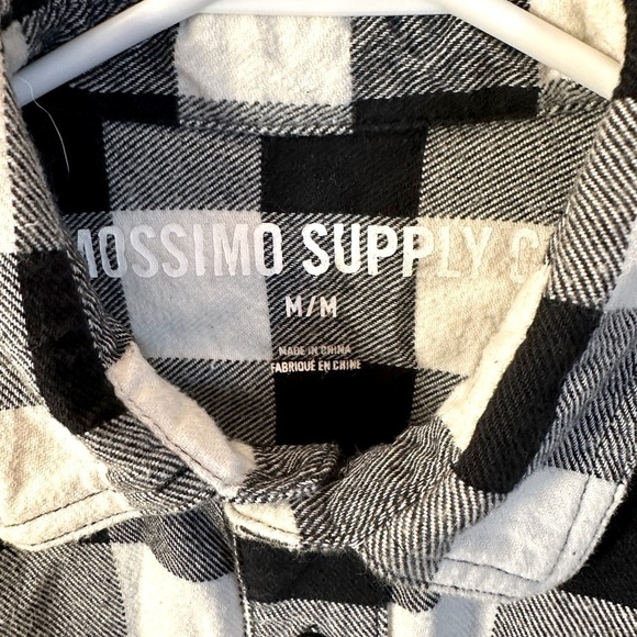 Men’s Button Down Flannel Shirt - Size Medium - Picture 3 of 4